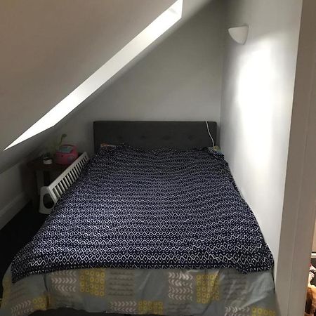 2 X Double Rooms In Cheam Exterior foto