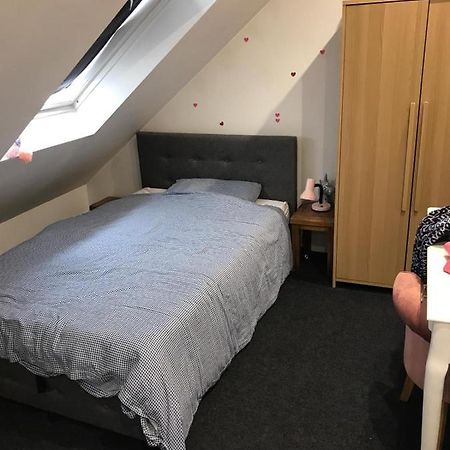 2 X Double Rooms In Cheam Exterior foto